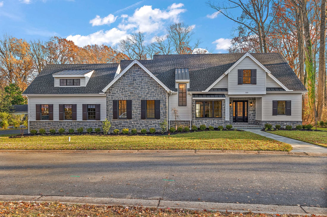 Custom home exterior of front in Delaware by Bromwell Construction