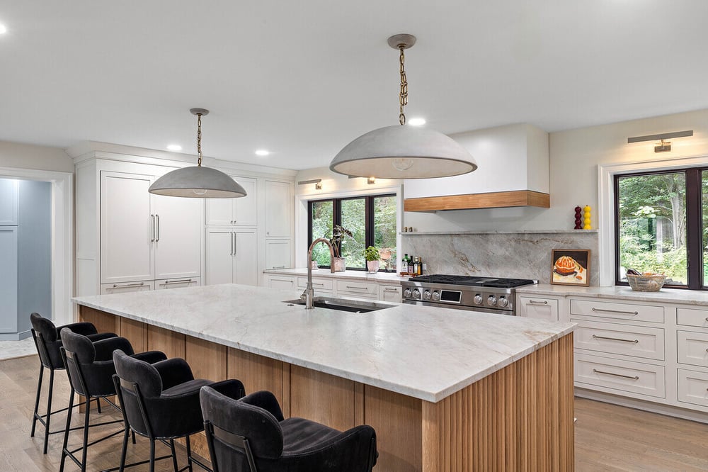 Kitchen remodel in Delaware with island and seating by Bromwell Construction