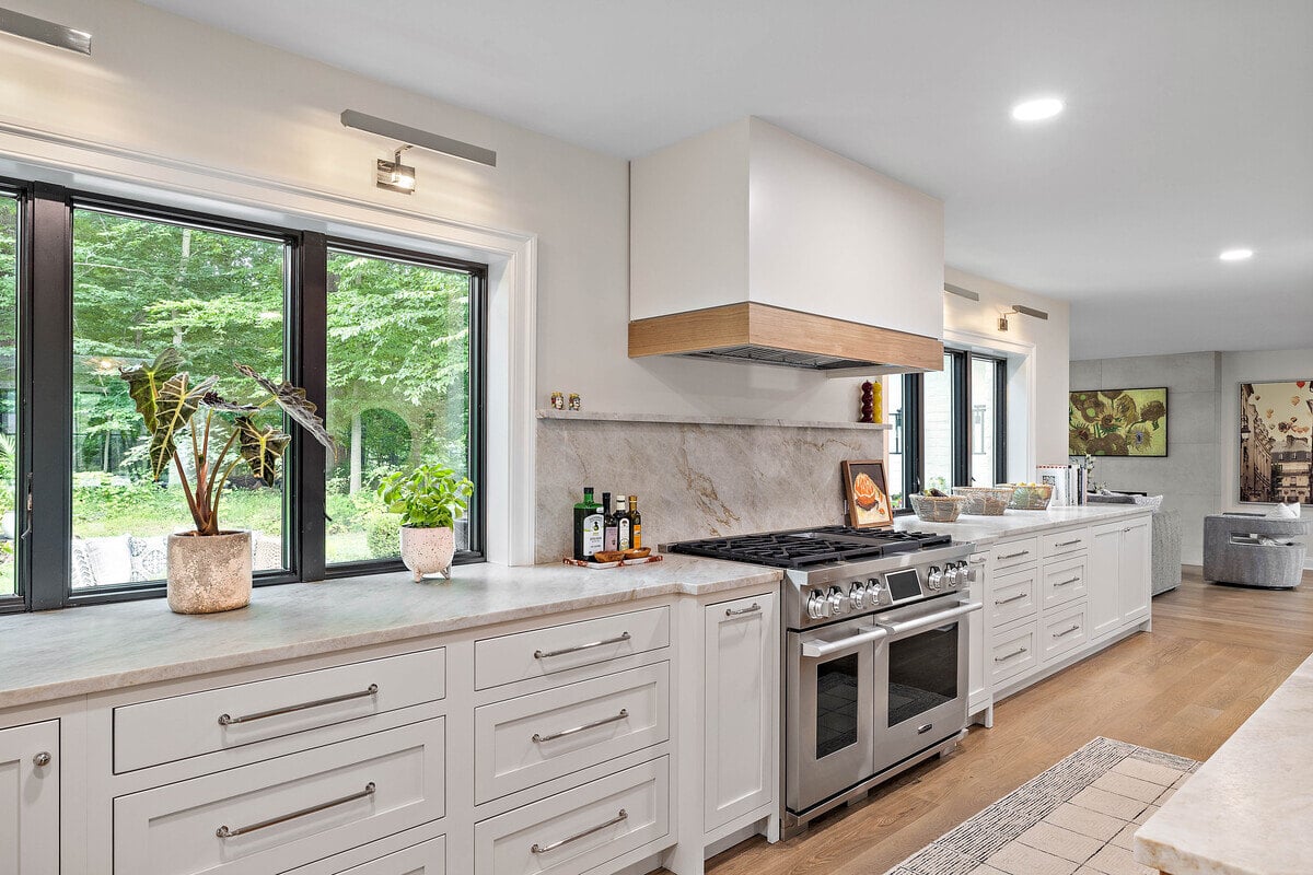 Delaware kitchen remodel with slab backsplash behind stove by Bromwell Construction